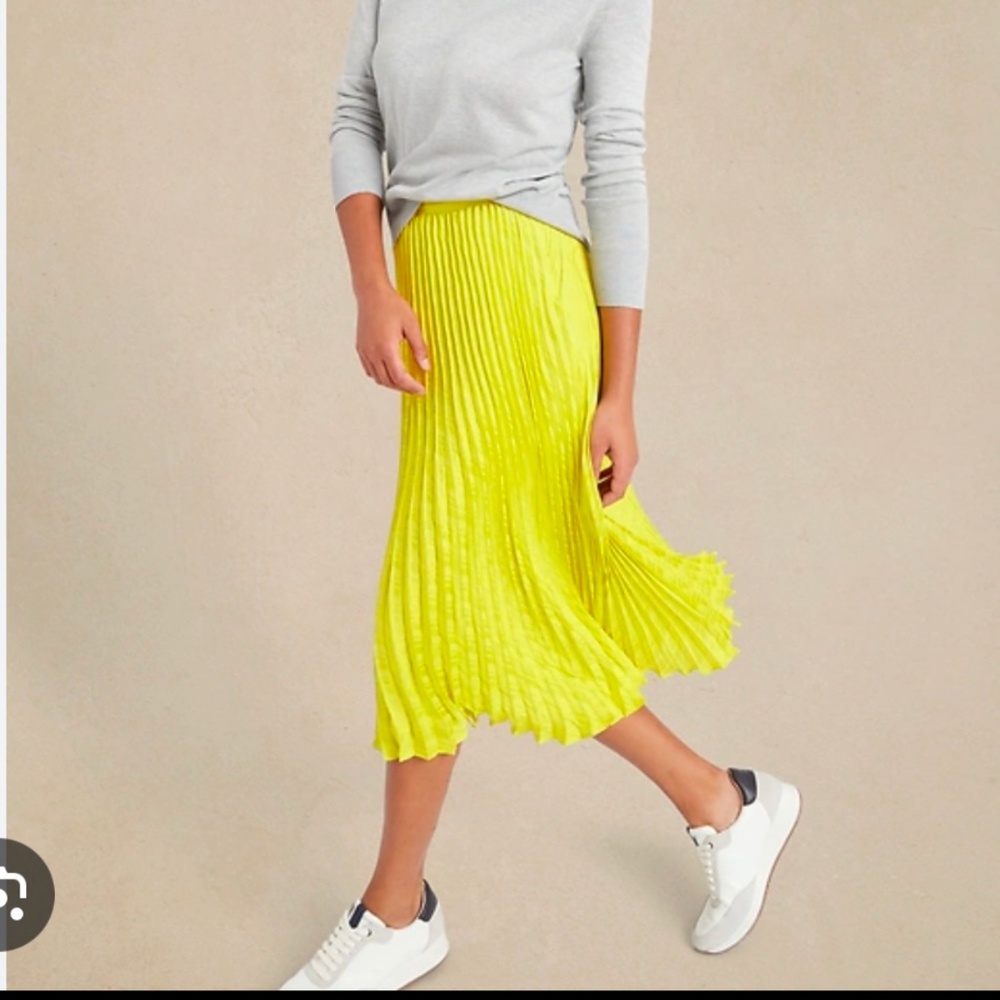 Pleated Midi Skirt Yellow